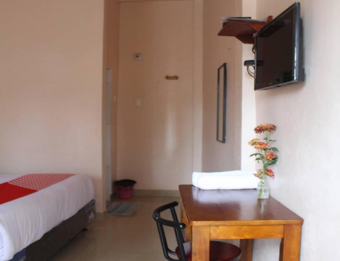 Oyo Flagship 2799 Berastagi Backpacker Rooms المظهر الخارجي الصورة